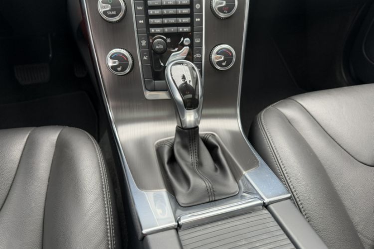 Used Volvo V60 2015 T5 Zhiyi Edition Gear Lever