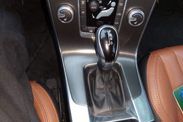 Used Volvo V60 2015 T5 Zhiya Edition Gear Lever
