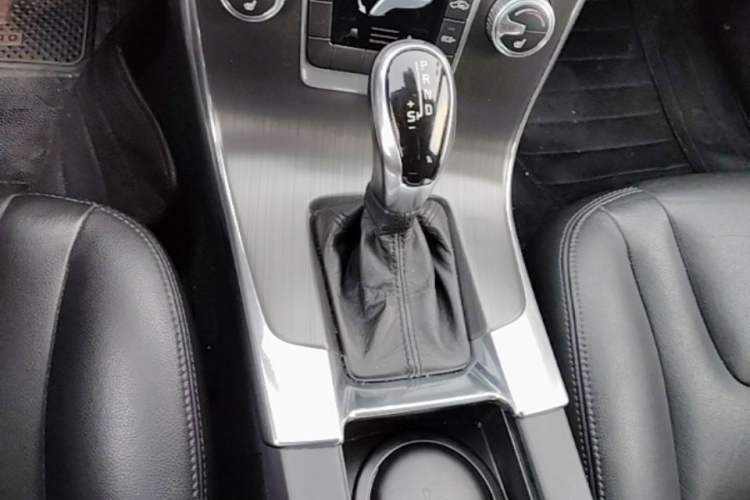 Used Volvo V60 2015 T5 Zhiyi Edition Gear Lever