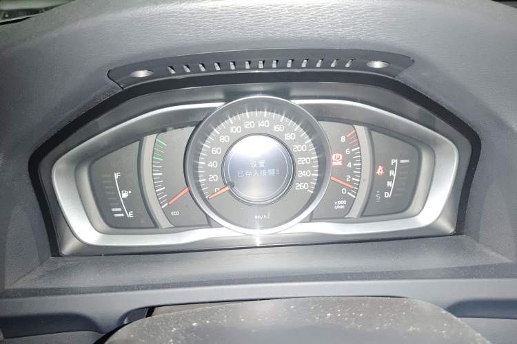 Used Volvo V60 2015 T5 Zhiyi Edition Instrument Cluster