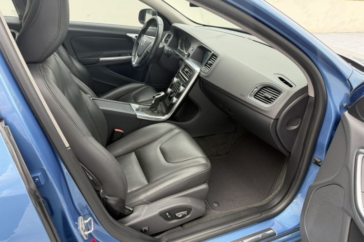 Used Volvo V60 2015 T5 Zhiyi Edition Interior 4