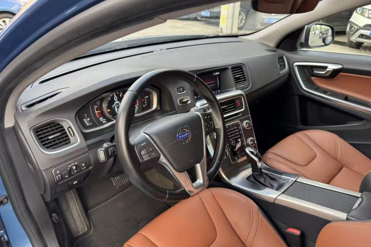 Used Volvo V60 2015 T5 Zhiya Edition Interior 5