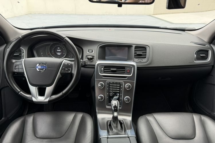 Used Volvo V60 2015 T5 Zhiyi Edition Interior 6