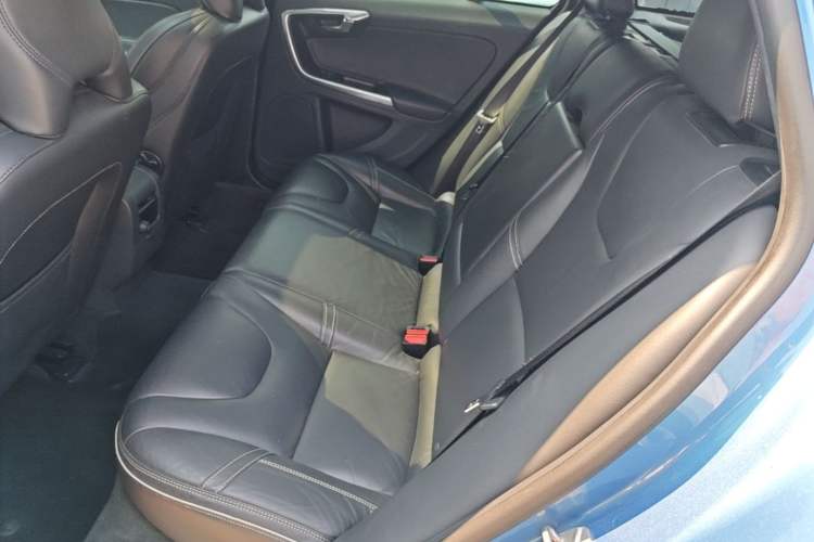 Used Volvo V60 2015 T5 Zhiyi Personalized Sport Edition Left Rear Seat