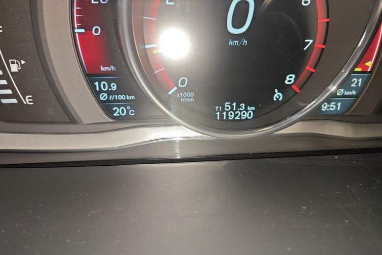 Used Volvo V60 2015 T5 Zhiya Edition Odometer Close Up