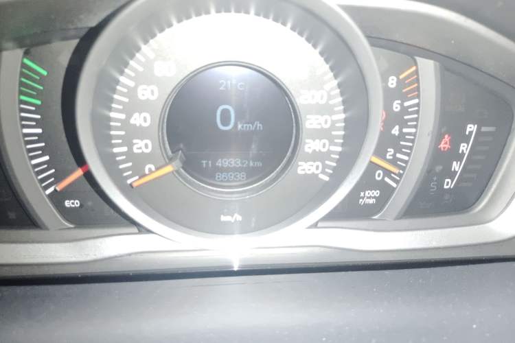 Used Volvo V60 2015 T5 Zhiyi Edition Odometer Close Up