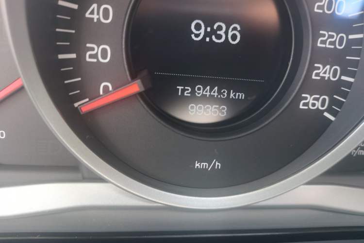 Used Volvo V60 2015 T5 Zhiyi Edition Odometer Close Up