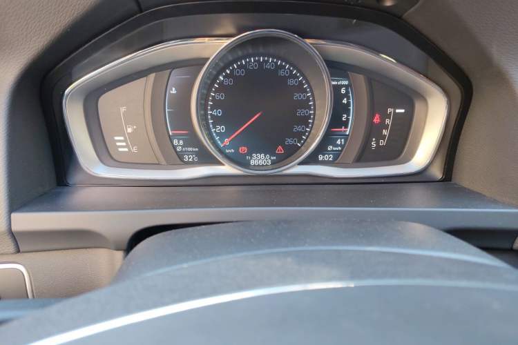 Used Volvo V60 2015 T5 Zhiya Edition Odometer Close Up