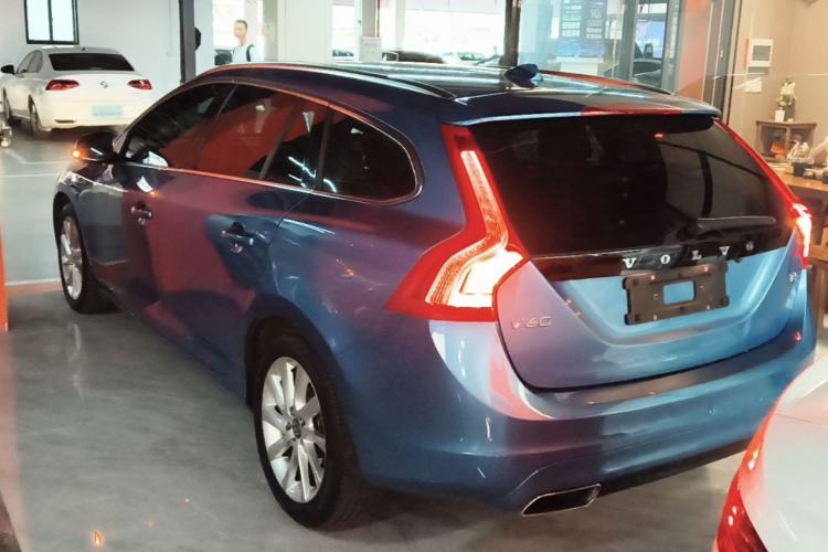 Used Volvo V60 2015 T5 Zhiyi Edition Rear Left 45 Deg