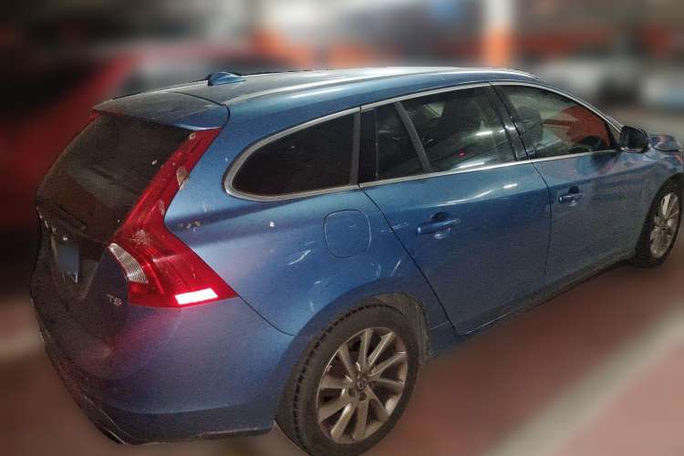 Used Volvo V60 2015 T5 Zhiyi Edition Rear Right 45 Deg