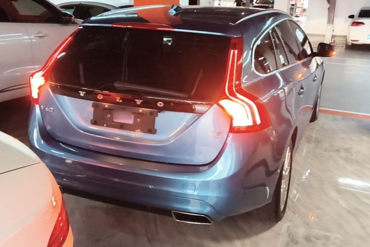Used Volvo V60 2015 T5 Zhiyi Edition Rear Right 45 Deg