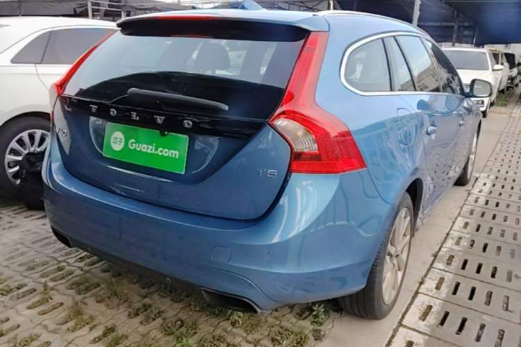 Used Volvo V60 2015 T5 Zhiyi Edition Rear Right 45 Deg