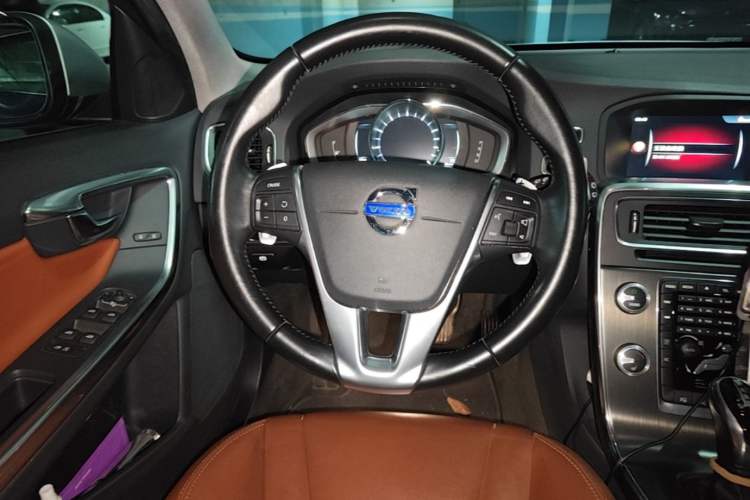Used Volvo V60 2015 T5 Zhiya Edition Steering Wheel