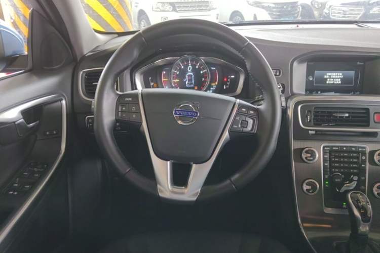 Used Volvo V60 2015 T5 Zhiyi Edition Steering Wheel
