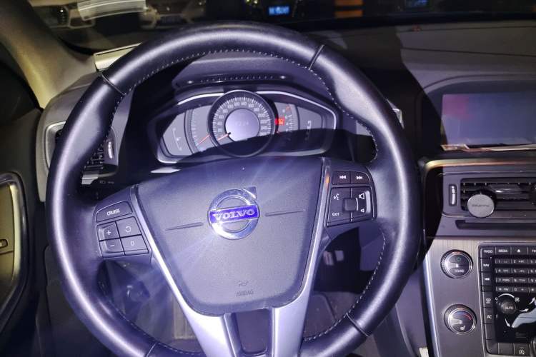 Used Volvo V60 2015 T5 Zhiyi Edition Steering Wheel