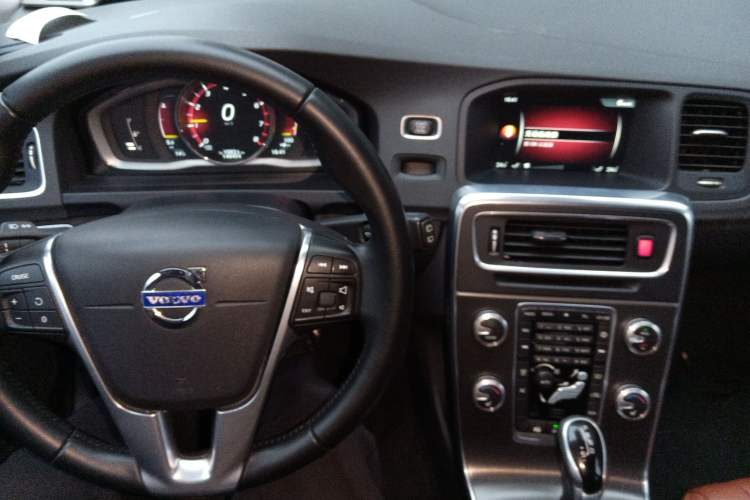 Used Volvo V60 2015 T5 Zhiya Edition Steering Wheel