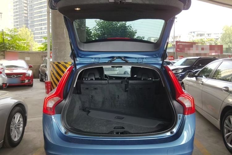 Used Volvo V60 2015 T5 Zhiyi Edition Trunk