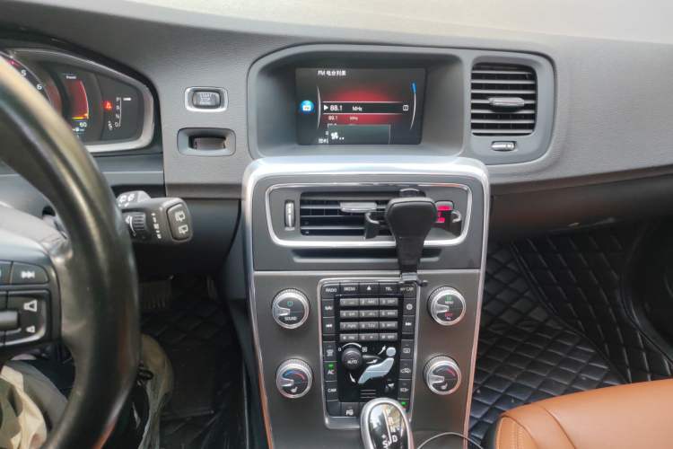 Used Volvo V60 2015 T5 Zhiya Edition Audio And AC Panel