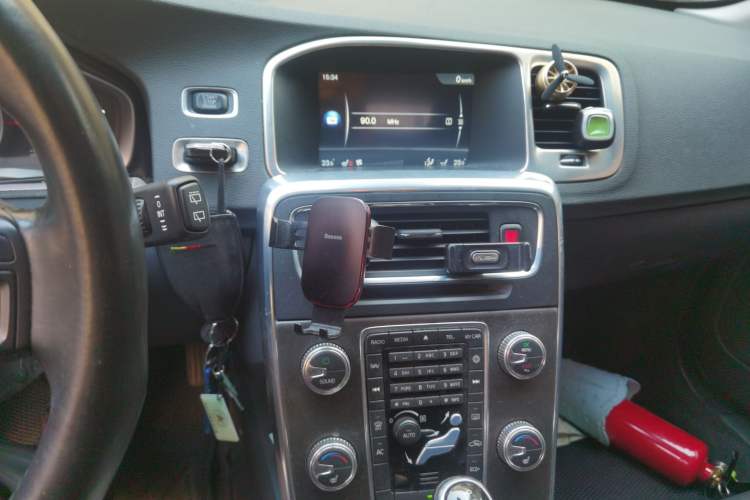 Used Volvo V60 2015 T5 Zhiyi Edition Audio And AC Panel