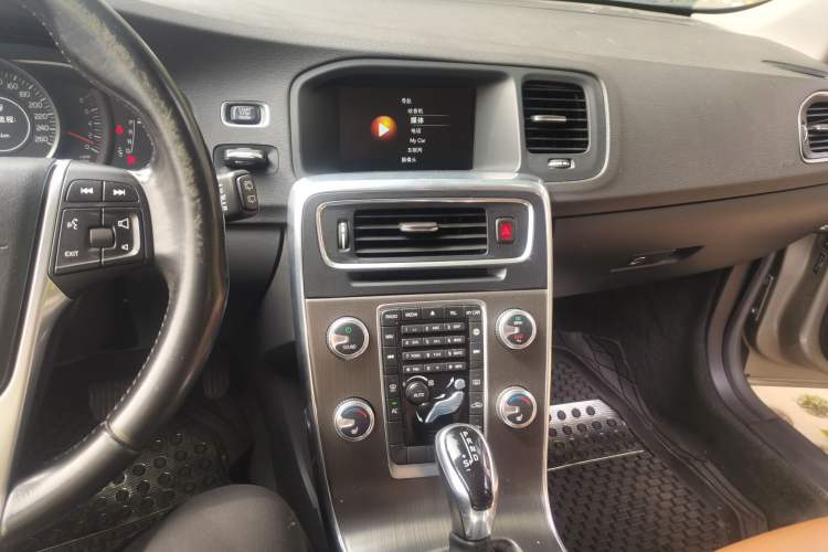 Used Volvo V60 2015 T5 Zhiyi Edition Audio And AC Panel