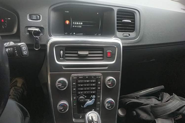 Used Volvo V60 2015 T5 Zhiyi Edition Audio And AC Panel