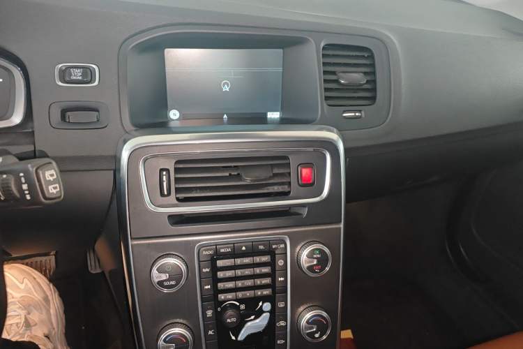Used Volvo V60 2015 T5 Zhiya Edition Audio And AC Panel