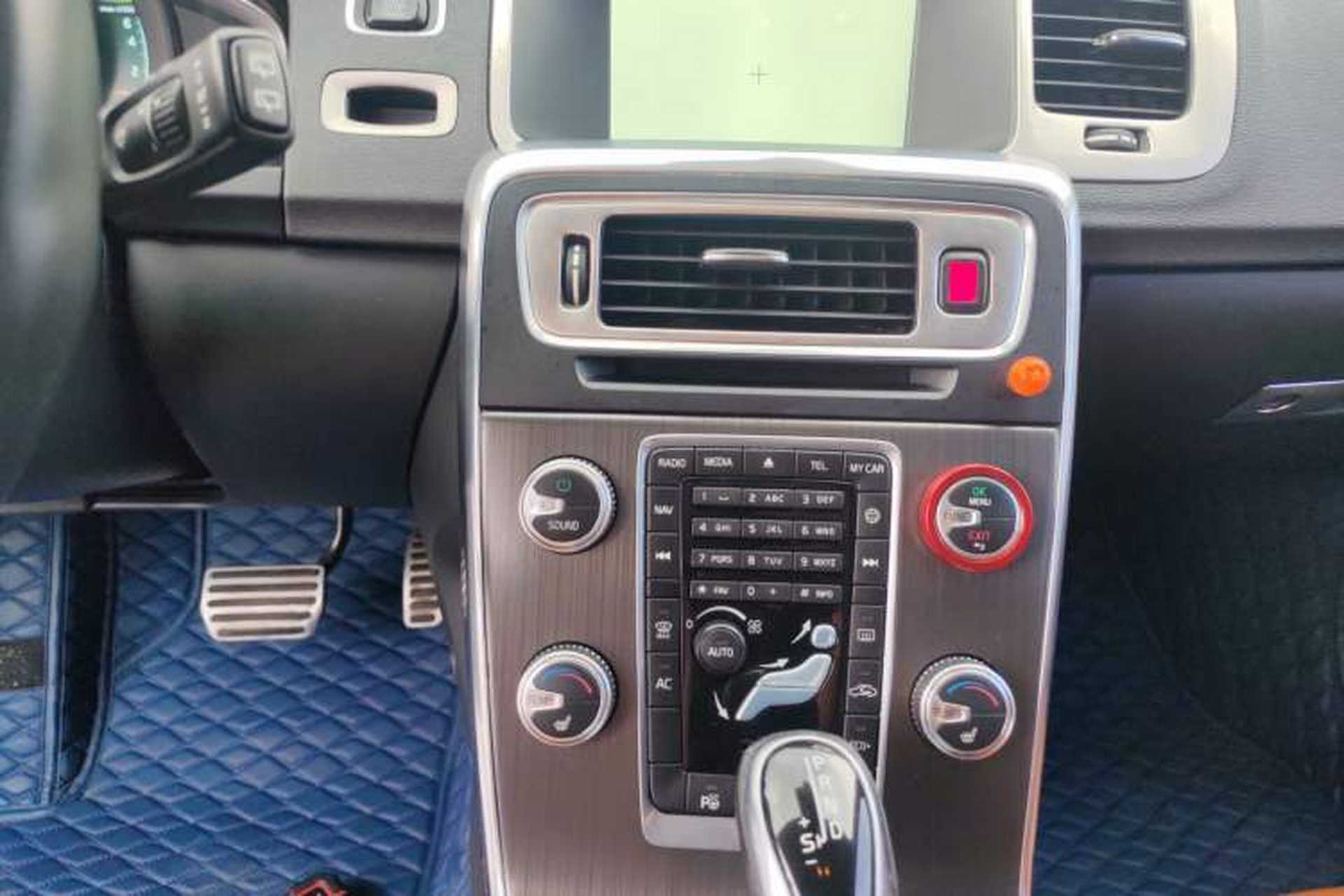 Used Volvo V60 2015 T5 Zhiya Edition Audio And AC Panel