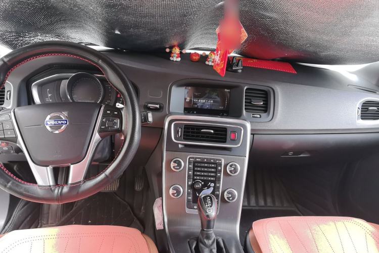 Used Volvo V60 2015 T5 Zhiya Edition Center Console
