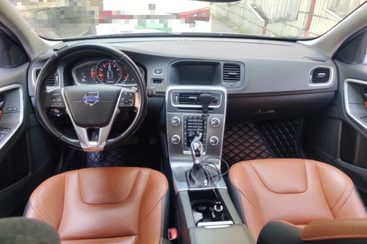 Used Volvo V60 2015 T5 Zhiya Edition Center Console