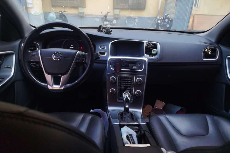 Used Volvo V60 2015 T5 Zhiyi Edition Center Console