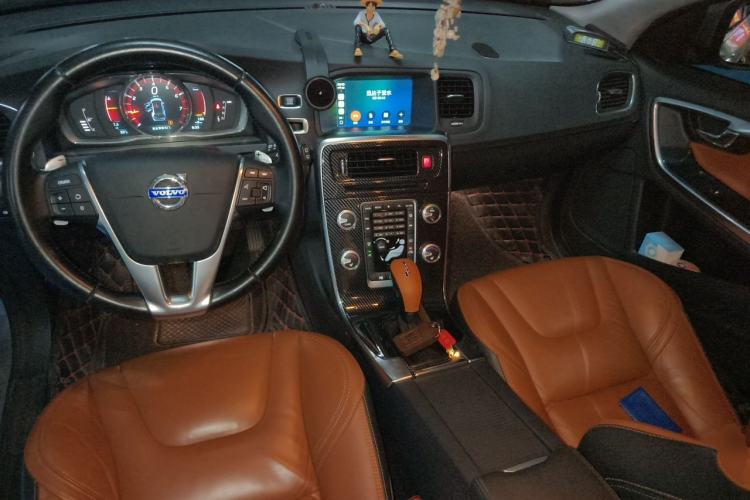 Used Volvo V60 2015 T5 Zhiya Edition Center Console