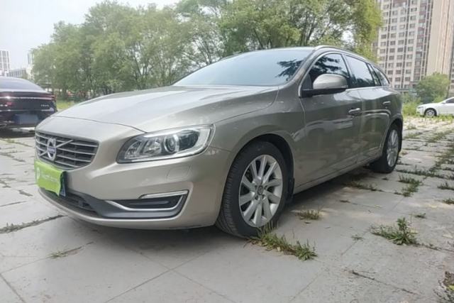 Ojetý Volvo V60 2015 T5 Zhiyi Edition