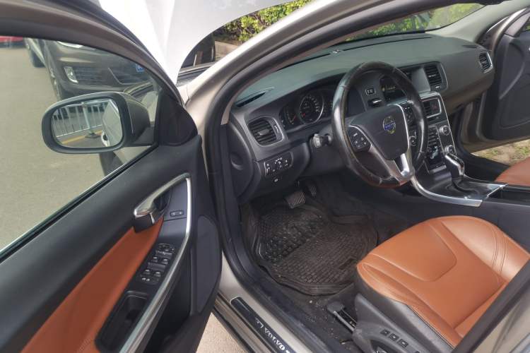 Used Volvo V60 2015 T5 Zhiyi Edition Driver Seat