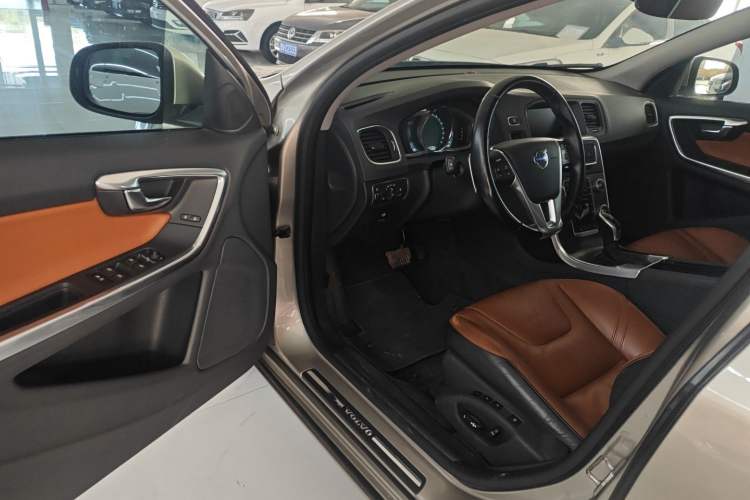 Used Volvo V60 2015 T5 Zhiya Edition Driver Seat