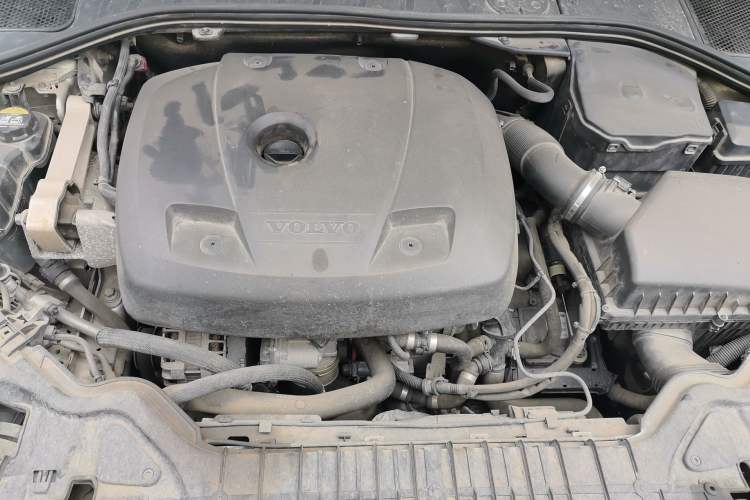 Used Volvo V60 2015 T5 Zhiya Edition Engine Bay