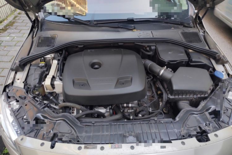 Used Volvo V60 2015 T5 Zhiya Edition Engine Bay