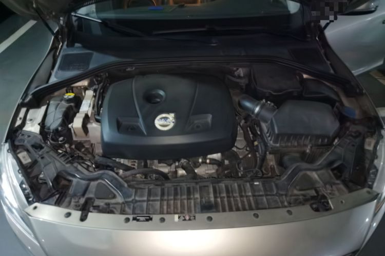 Used Volvo V60 2015 T5 Zhiyi Edition Engine Bay