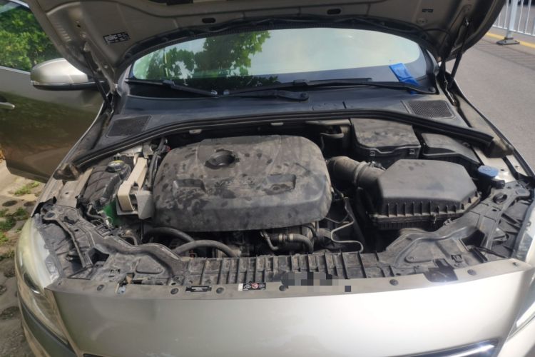 Used Volvo V60 2015 T5 Zhiyi Edition Engine Bay