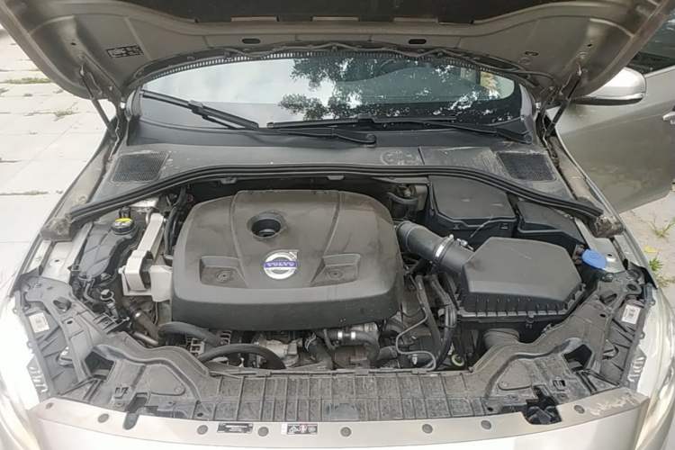 Used Volvo V60 2015 T5 Zhiyi Edition Engine Bay