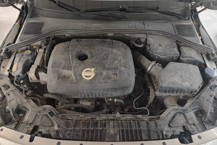 Used Volvo V60 2015 T5 Zhiya Edition Engine Bay