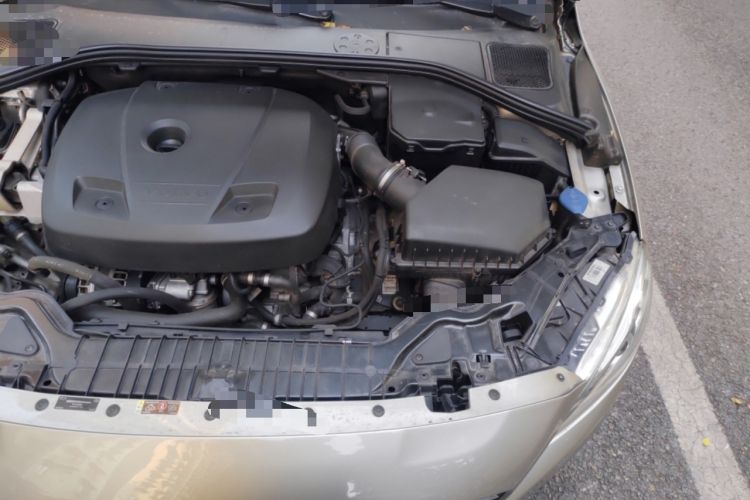 Used Volvo V60 2015 T5 Zhiya Edition Engine Bay Left