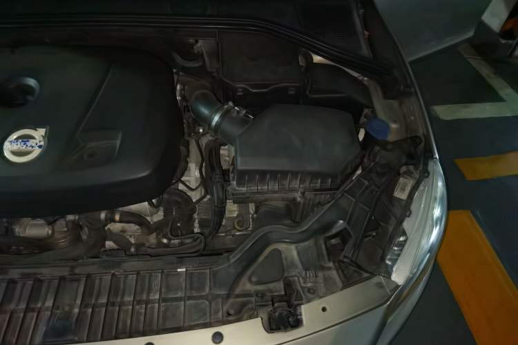 Used Volvo V60 2015 T5 Zhiyi Edition Engine Bay Left