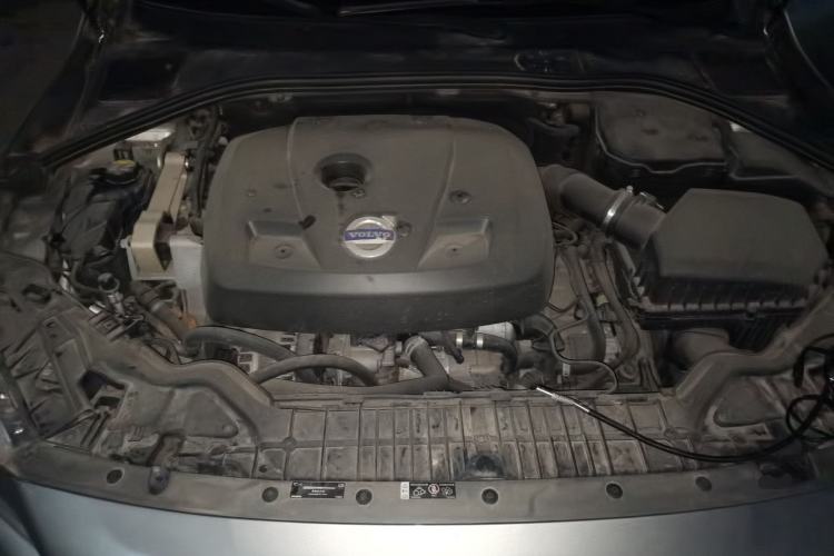 Used Volvo V60 2015 T5 Zhiya Edition Engine Bay