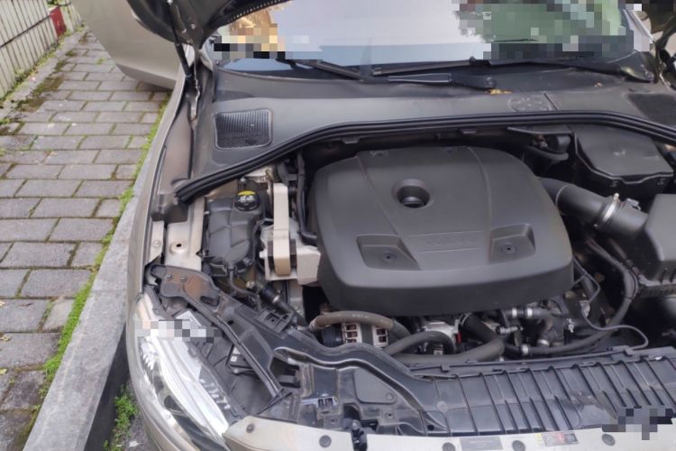 Used Volvo V60 2015 T5 Zhiya Edition Engine Bay Right
