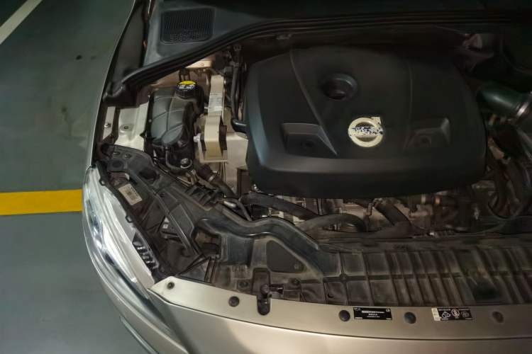 Used Volvo V60 2015 T5 Zhiyi Edition Engine Bay Right