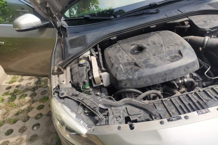 Used Volvo V60 2015 T5 Zhiyi Edition Engine Bay Right