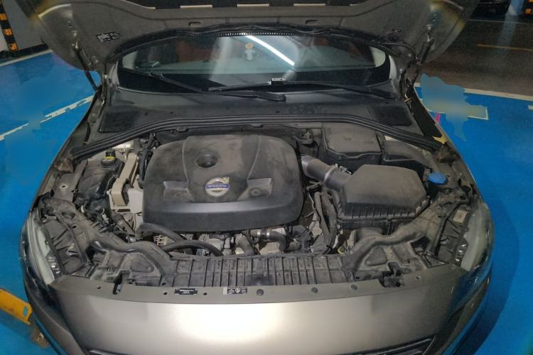Used Volvo V60 2015 T5 Zhiya Edition Engine Bay