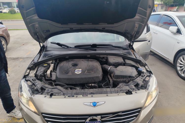 Used Volvo V60 2015 T5 Zhiya Edition Engine Bay