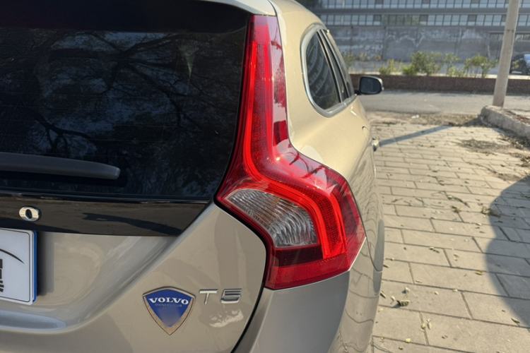 Used Volvo V60 2015 T5 Zhiya Edition Exterior 6