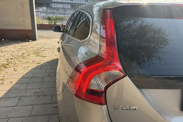 Used Volvo V60 2015 T5 Zhiya Edition Exterior 8